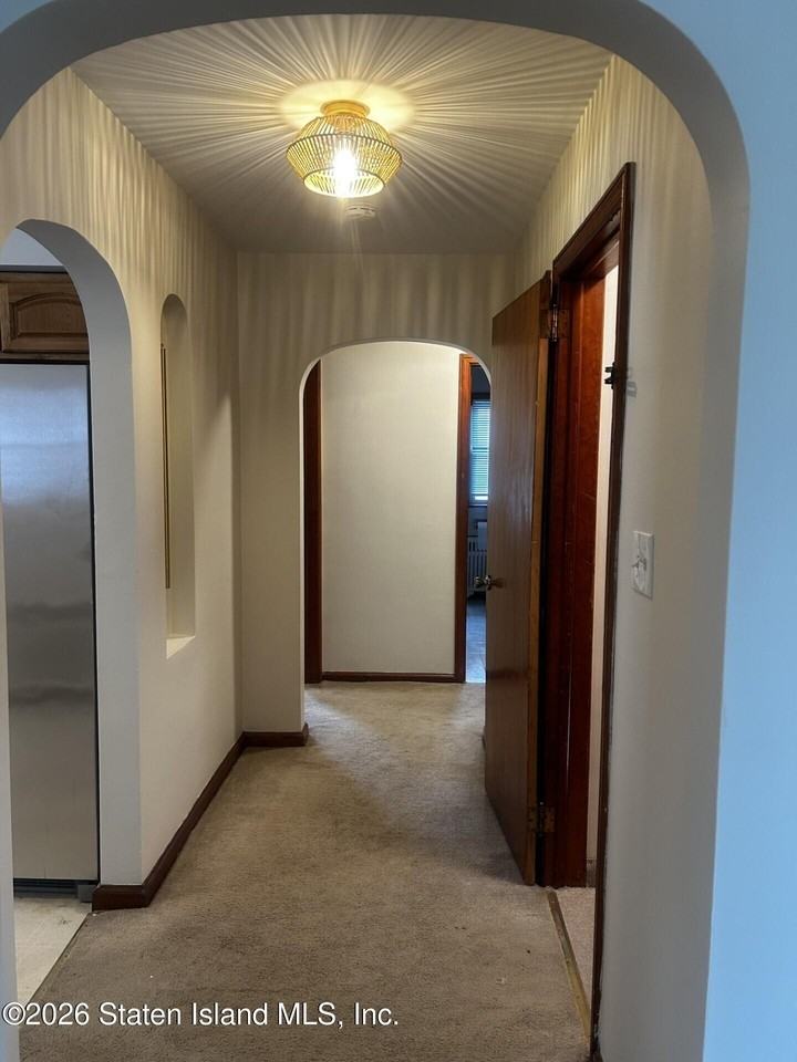 204 Ross Ave - Photo 5 of 11