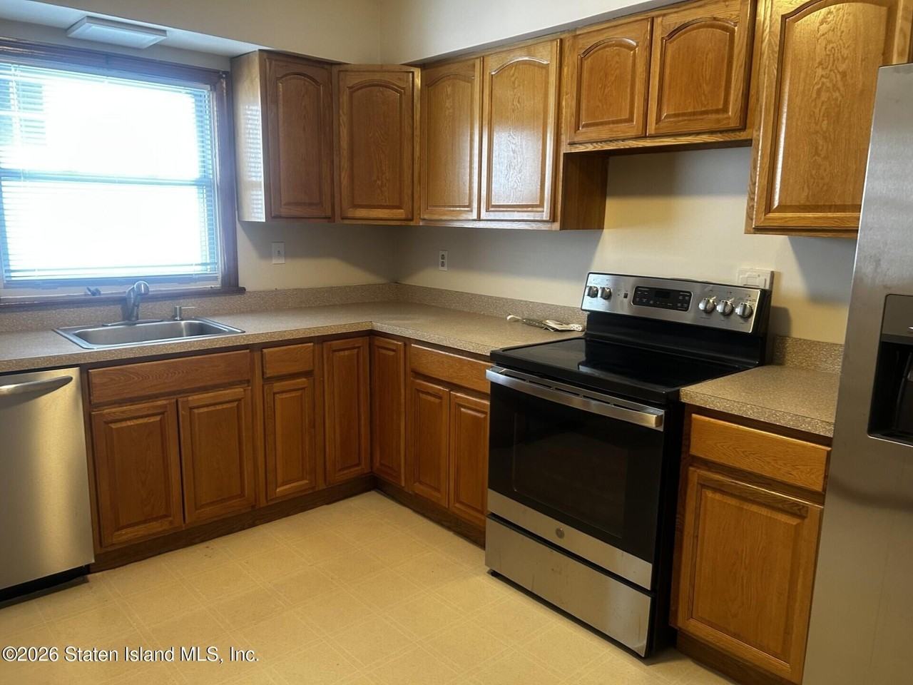 204 Ross Ave - Photo 6 of 11