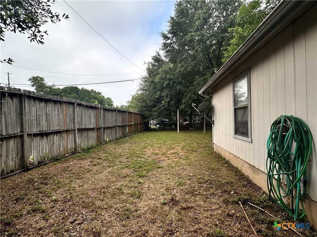 129 Riverside Dr - Photo 4 of 13