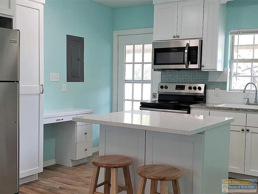 121 E Monroe St - Photo 4 of 11