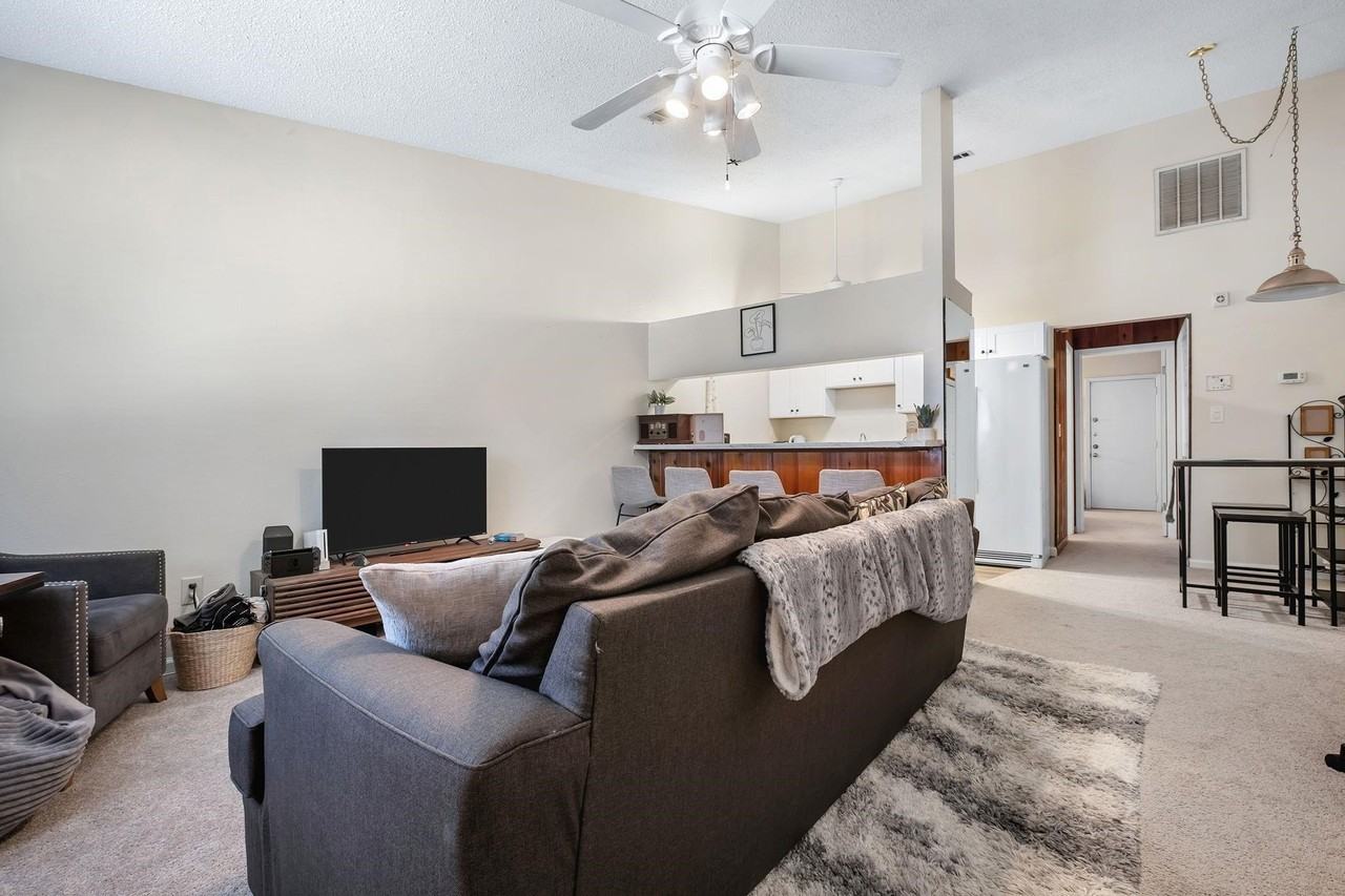2203 Sandpiper St - Photo 3 of 21