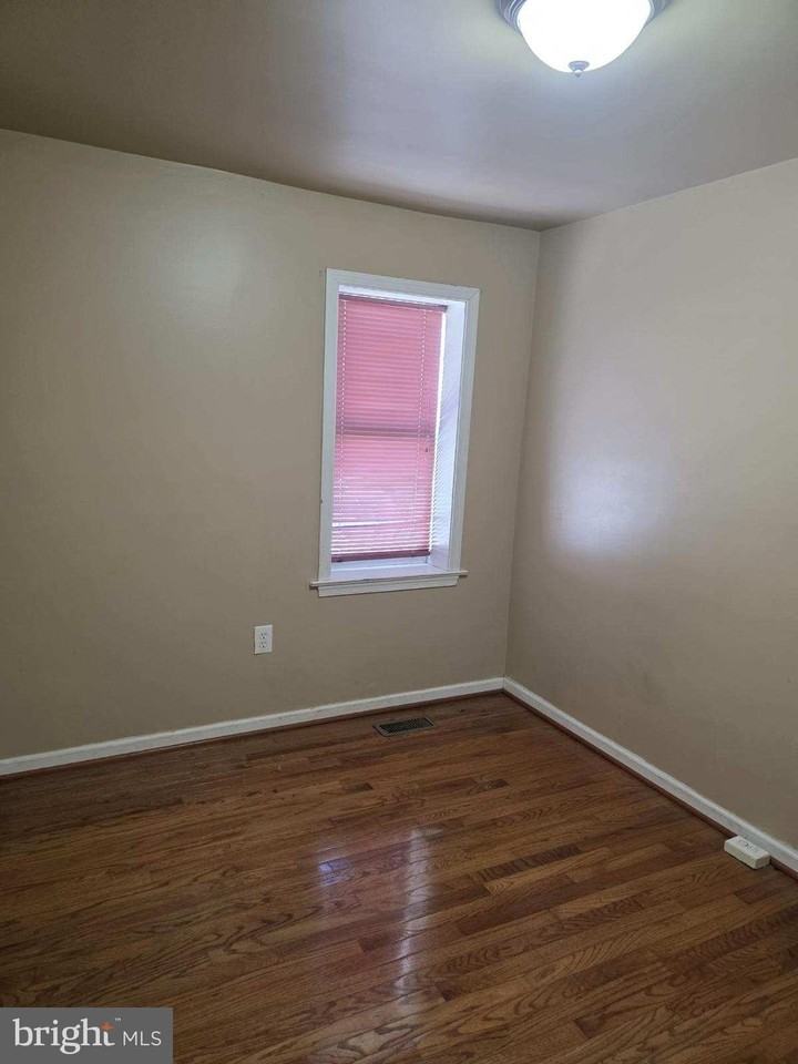 428 S Jackson St - Photo 2 of 25