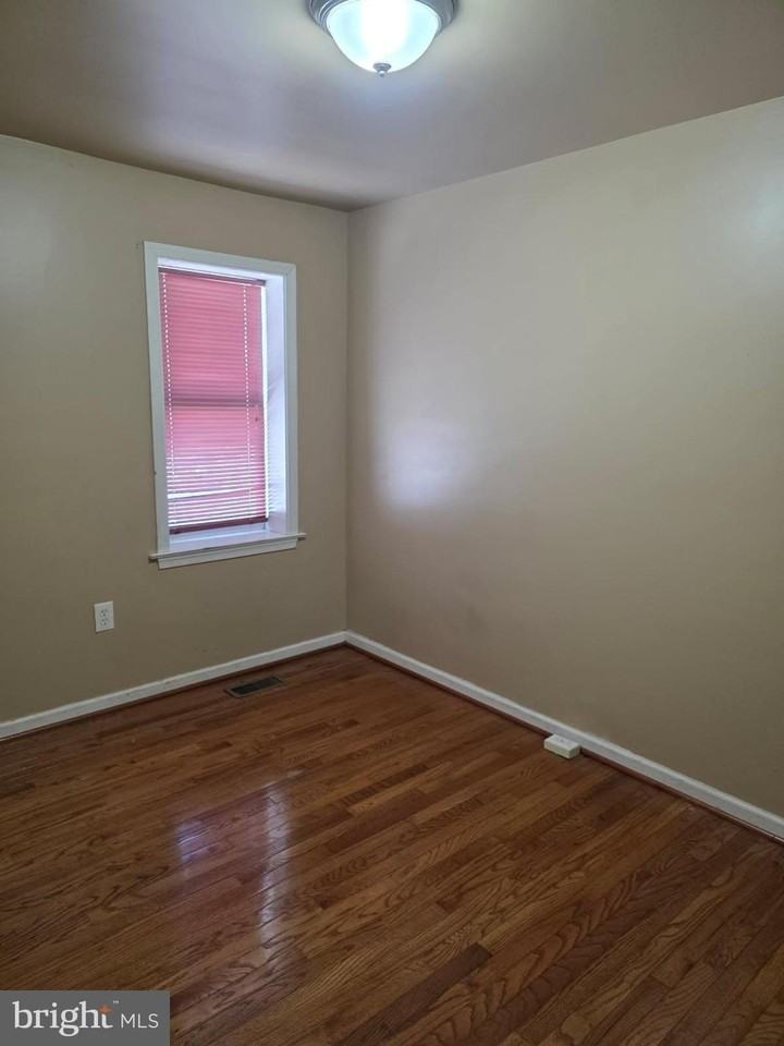 428 S Jackson St - Photo 3 of 25