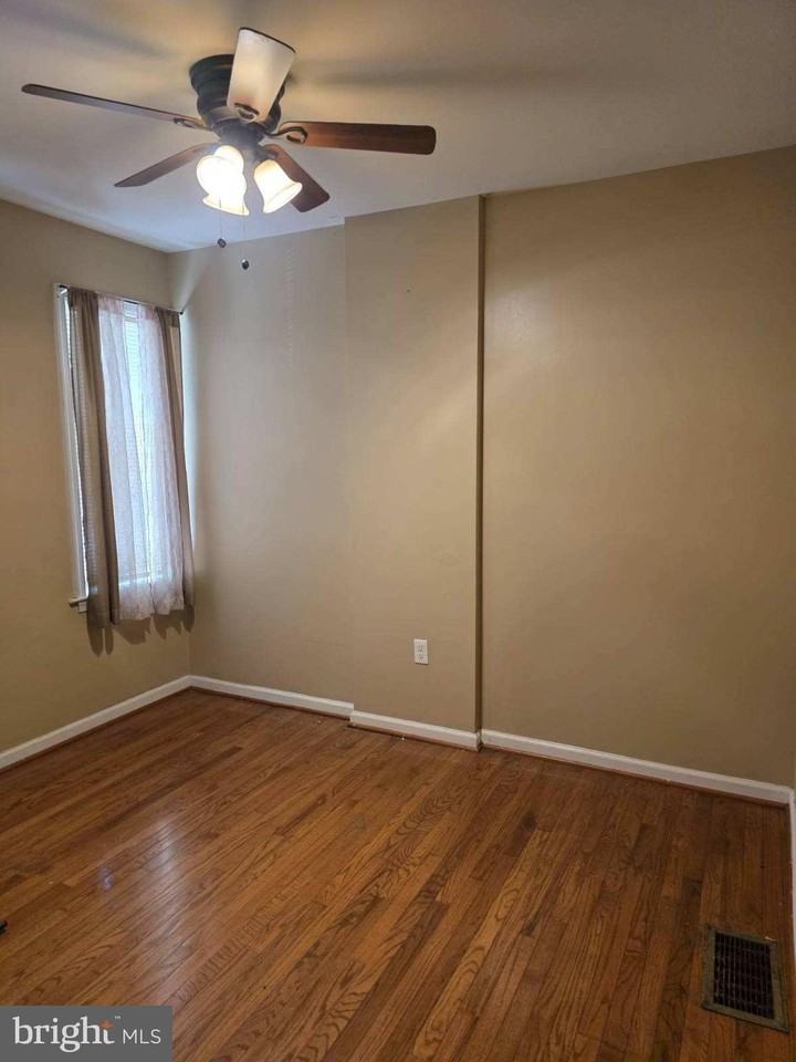 428 S Jackson St - Photo 7 of 25