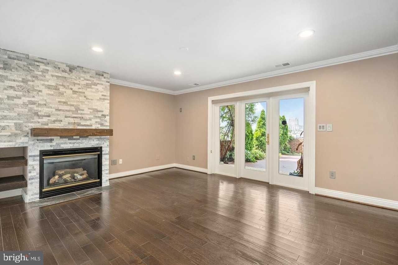 2419 Boston St - Photo 3 of 38
