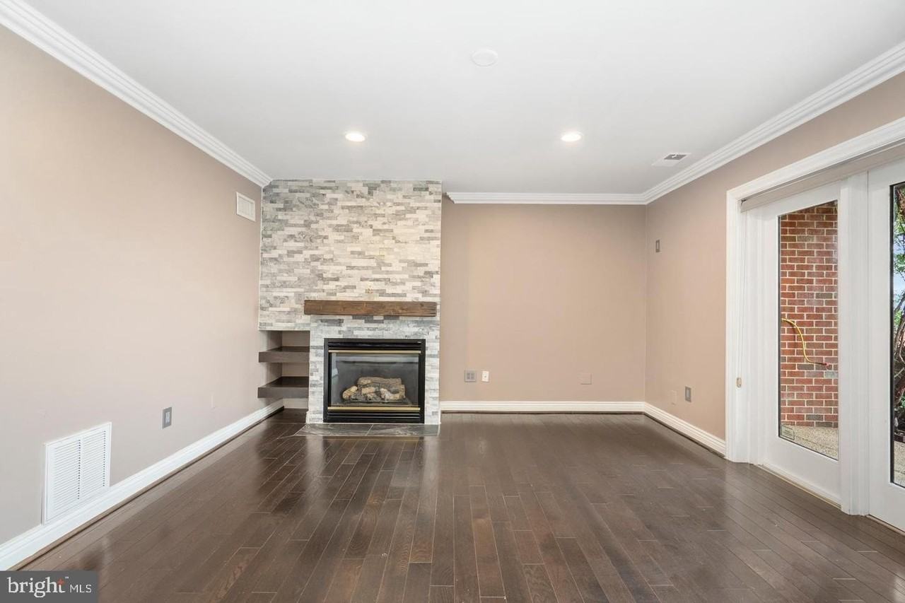 2419 Boston St - Photo 4 of 38