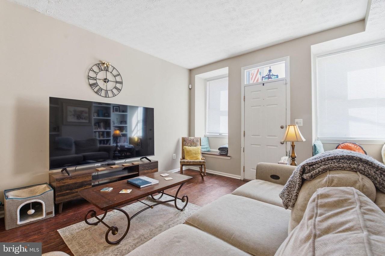 116 W Clement St - Photo 3 of 32