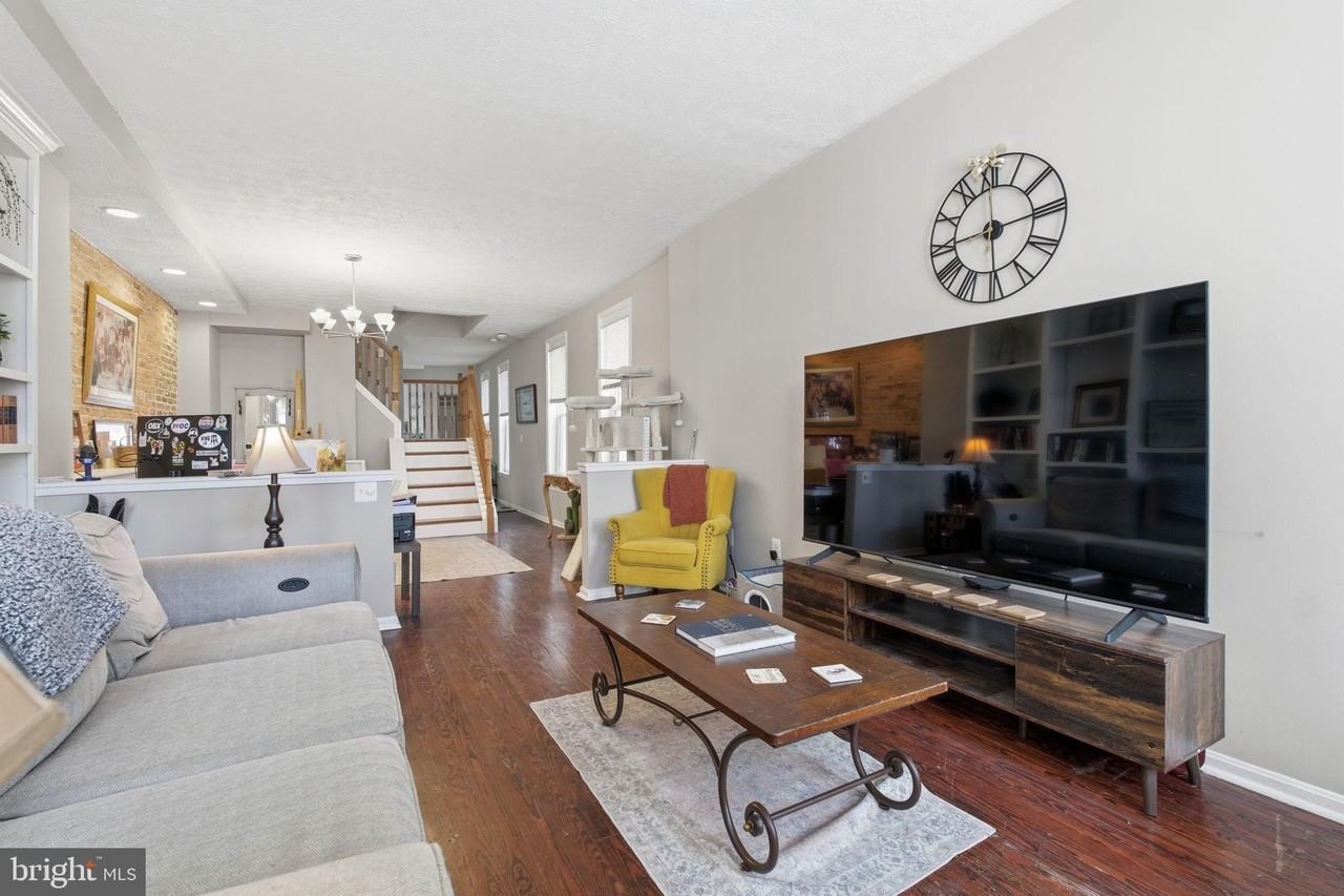 116 W Clement St - Photo 6 of 32