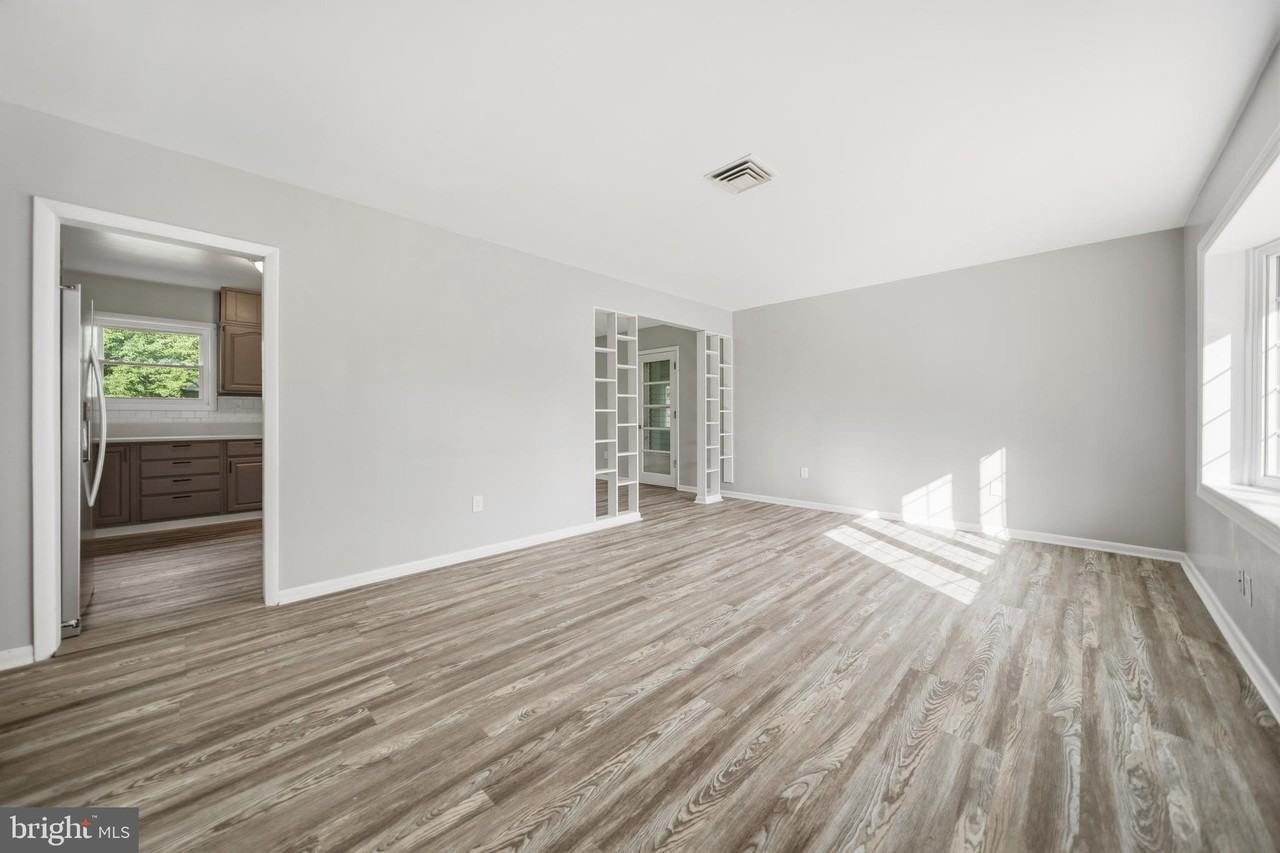 5233 Kerger Rd - Photo 4 of 39