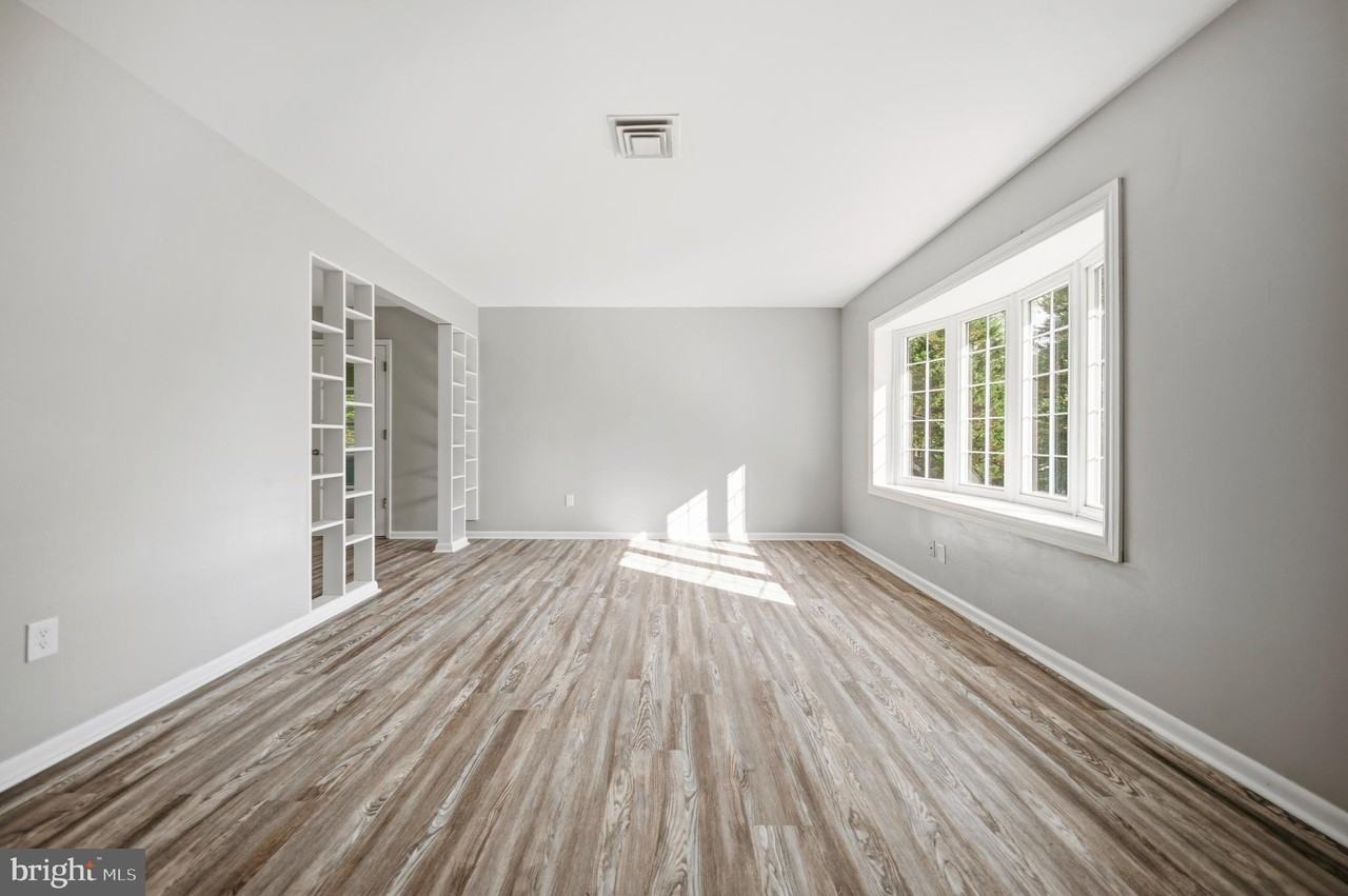 5233 Kerger Rd - Photo 5 of 39