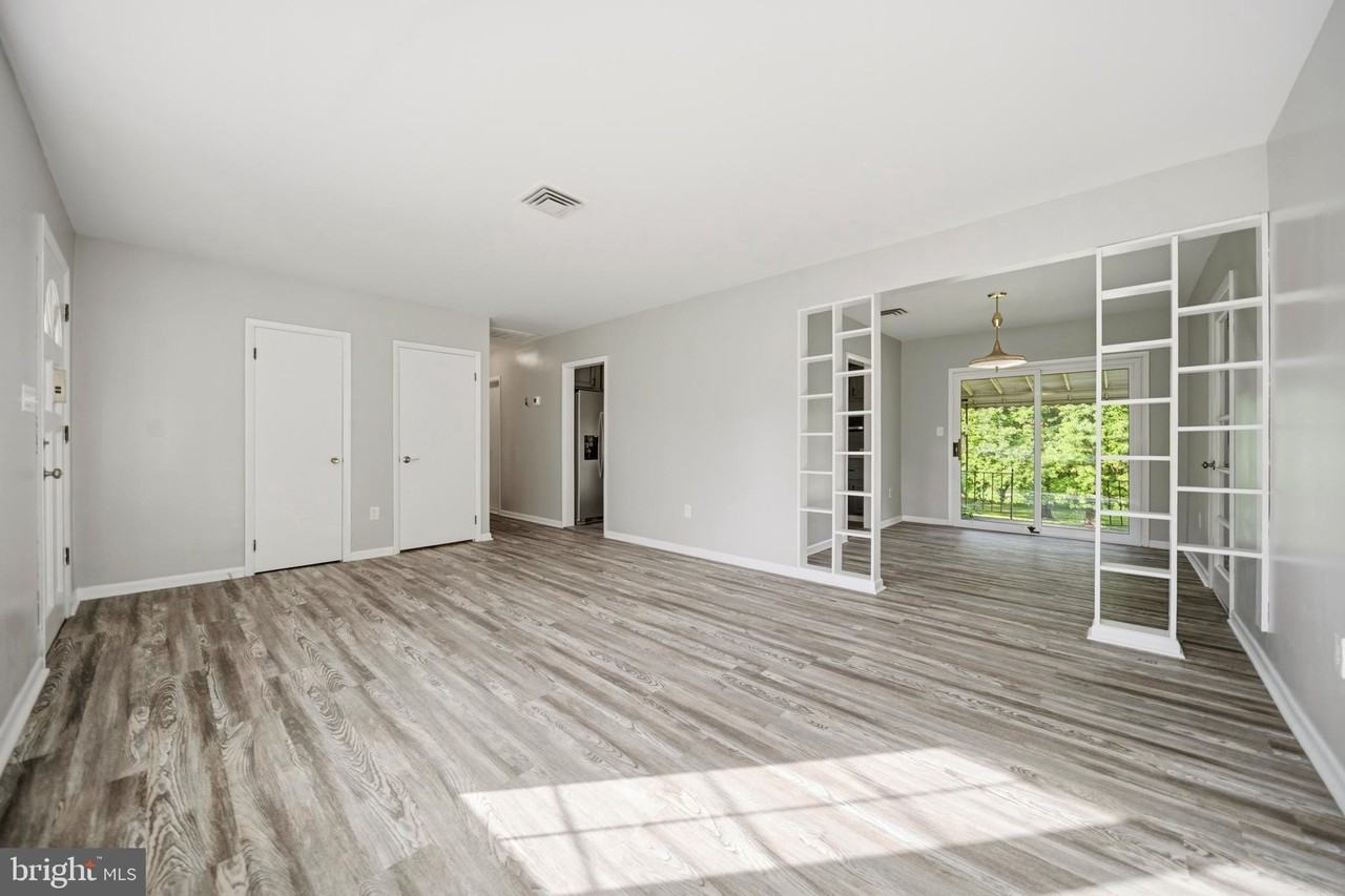 5233 Kerger Rd - Photo 7 of 39