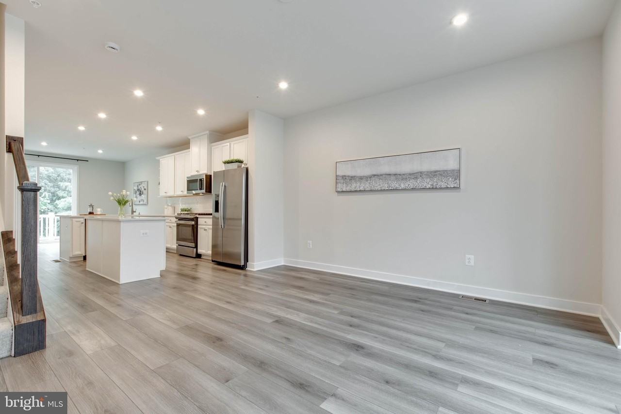 7523 Bharat Way - Photo 6 of 44