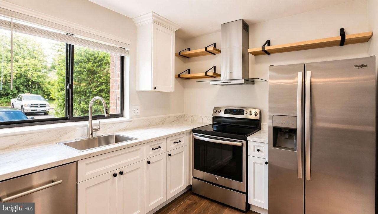 15603 Dorset Rd #104 - Photo 2 of 16