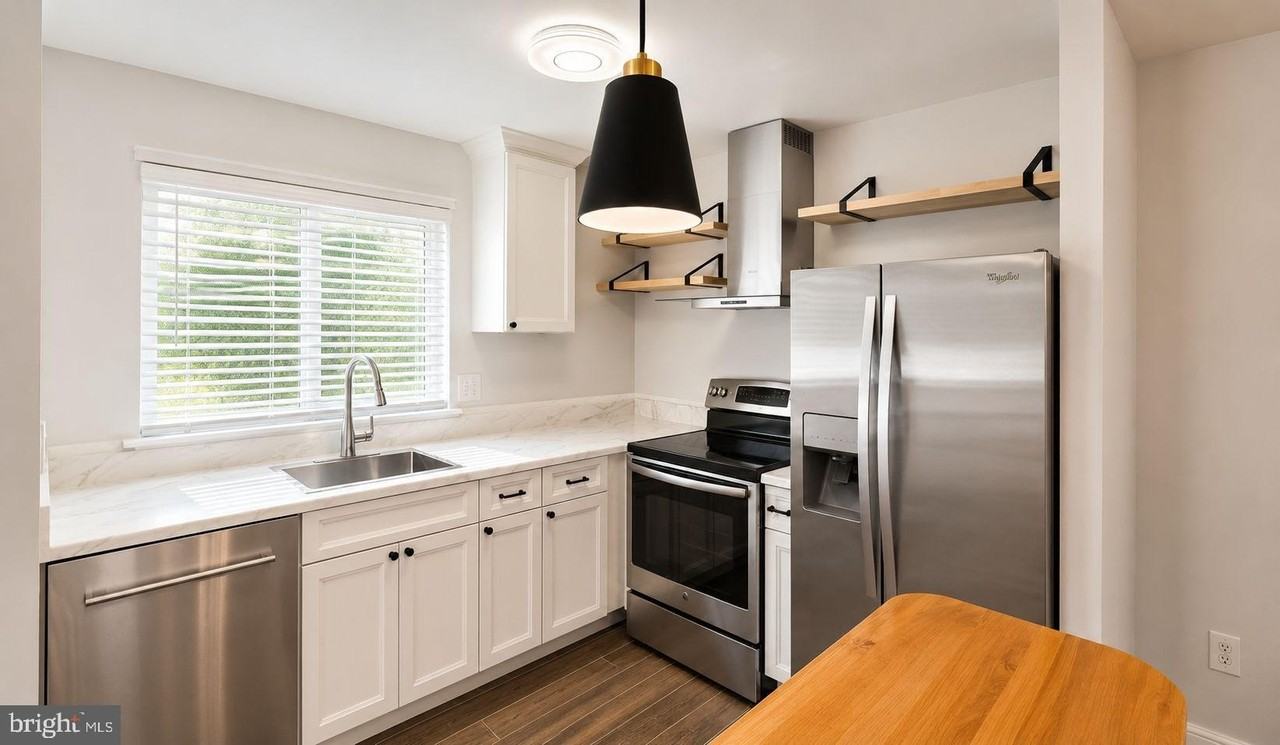 15603 Dorset Rd #104 - Photo 3 of 16