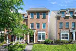 featured image of 625 W Mulberry St