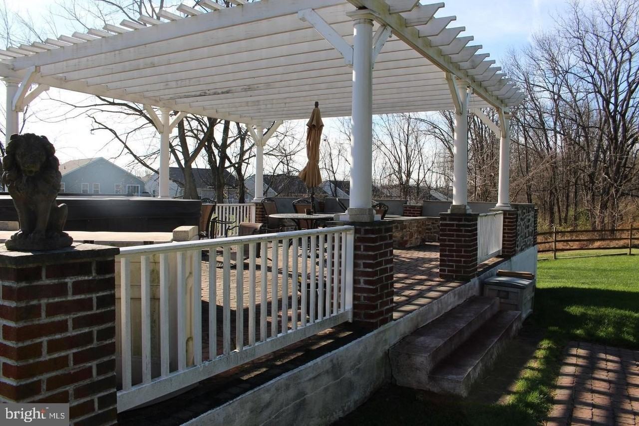 1934 Bleim Rd - Photo 2 of 17