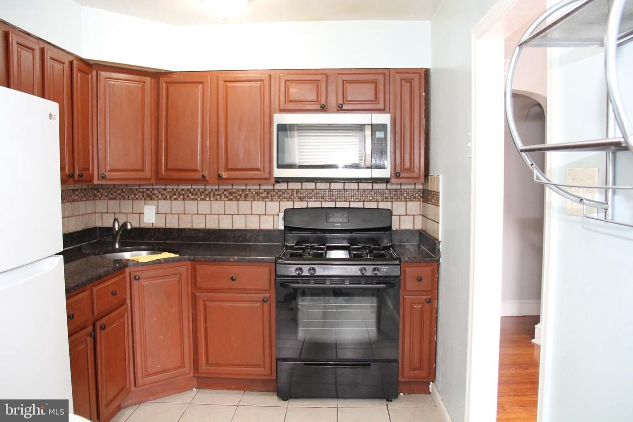 4983 Whitaker Ave - Photo 4 of 25