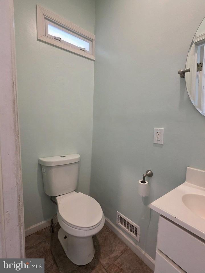 1864 N Uber St - Photo 4 of 29