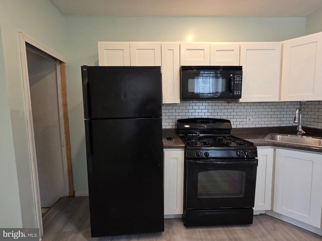 1864 N Uber St - Photo 7 of 29