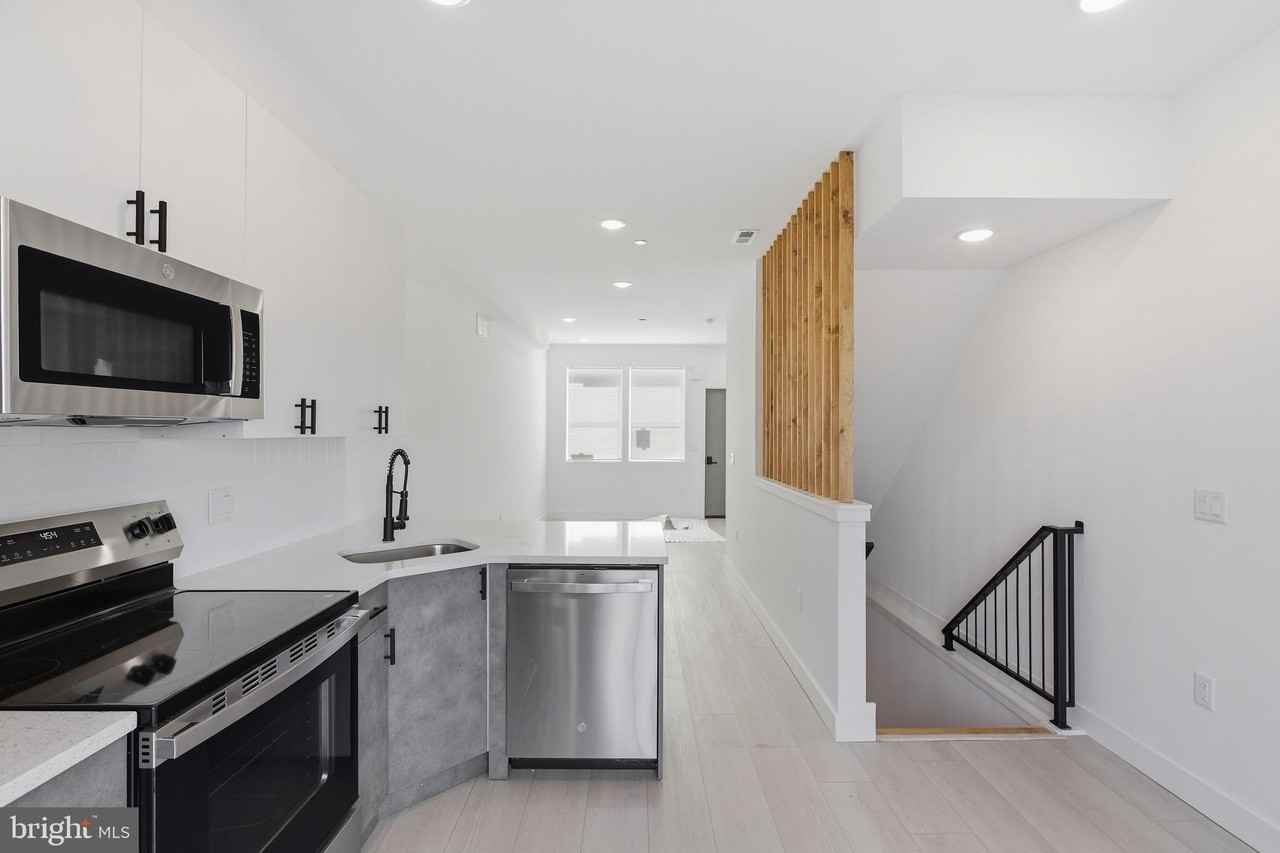 1025 W Orleans St - Photo 5 of 25