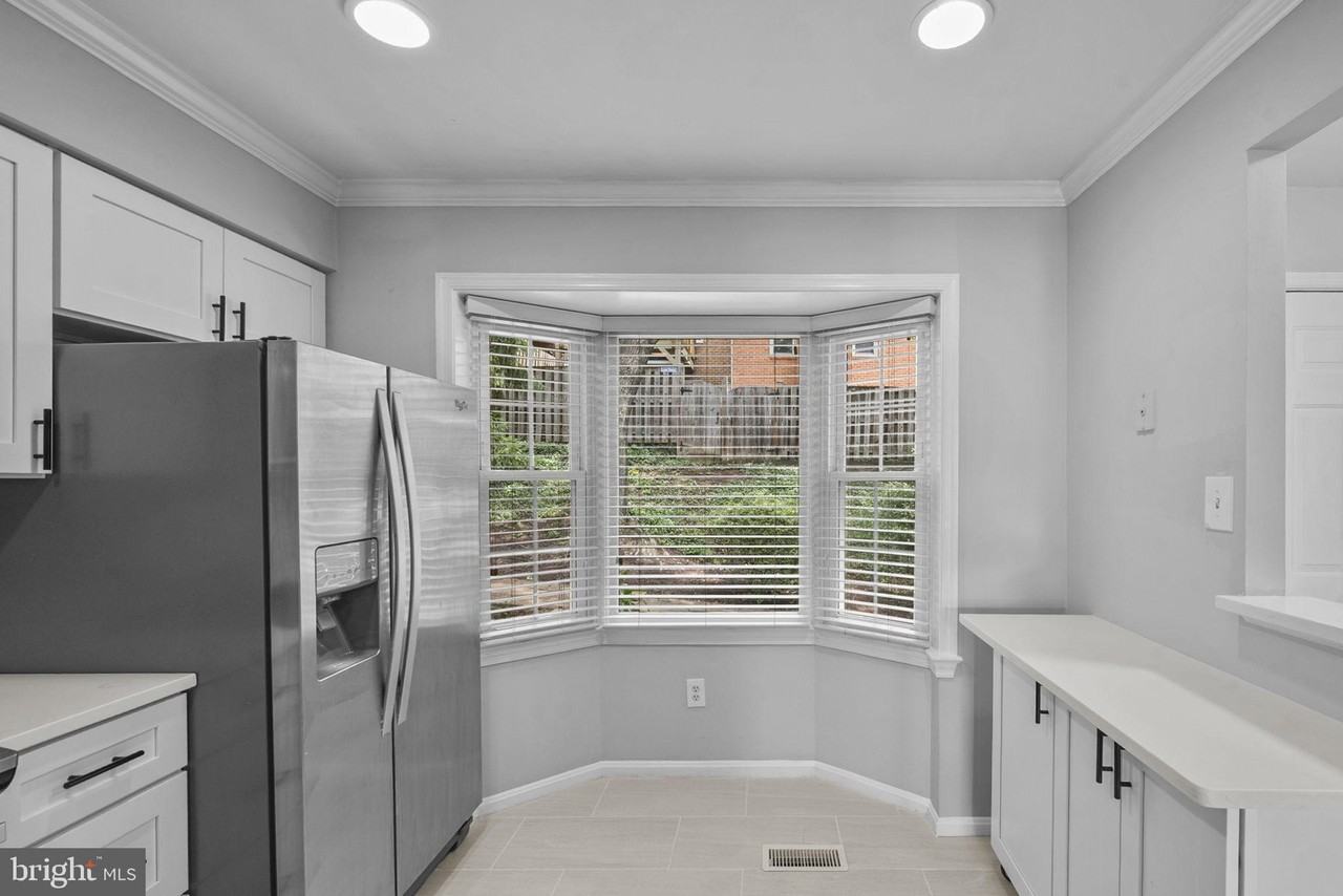 2035 S Glebe Rd - Photo 6 of 50