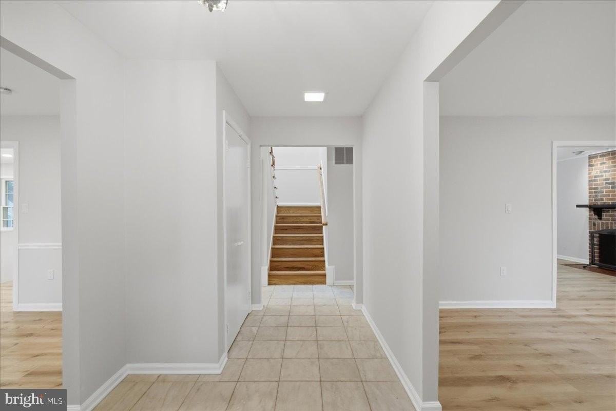 4120 Nutwood Way - Photo 3 of 41