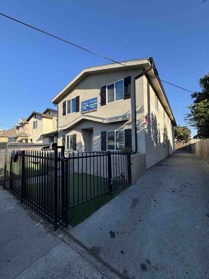 3726 Wall Street - Photo 2 of 14