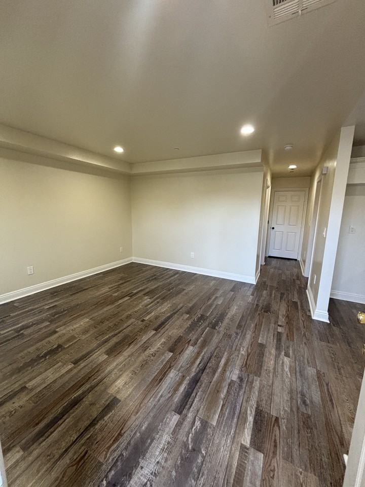 3726 Wall Street - Photo 4 of 14