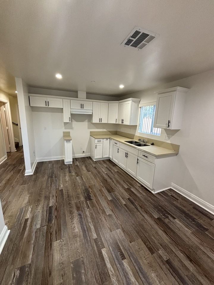 3726 Wall Street - Photo 5 of 14