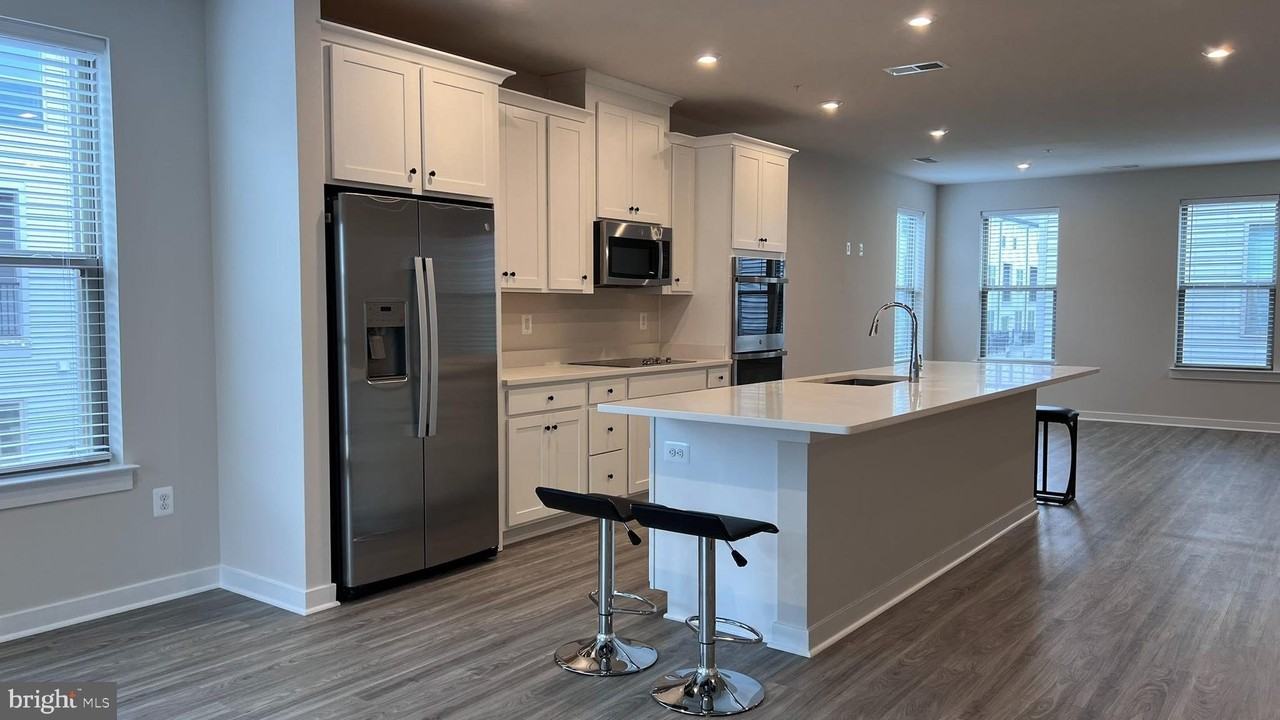 2433 Silver Line Aly - Photo 3 of 18