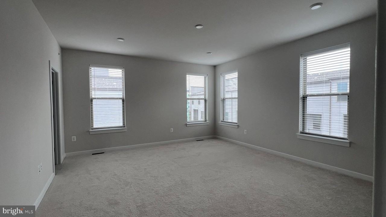 2433 Silver Line Aly - Photo 5 of 18
