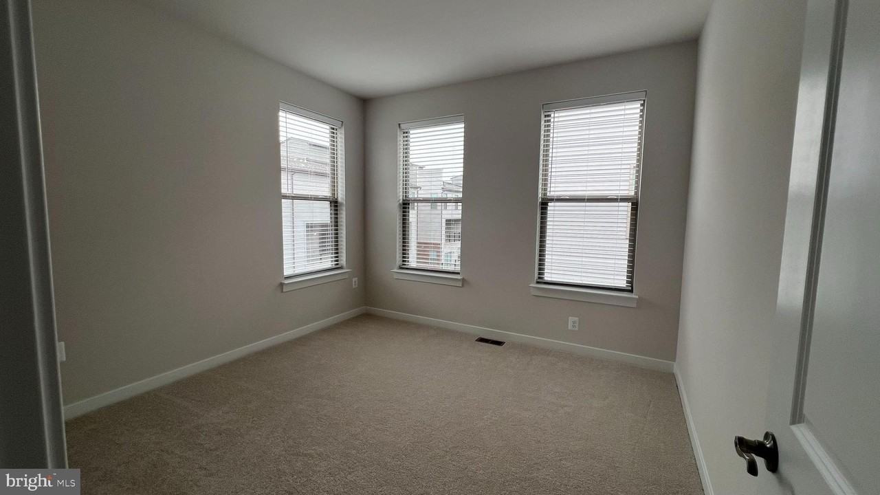2433 Silver Line Aly - Photo 6 of 18
