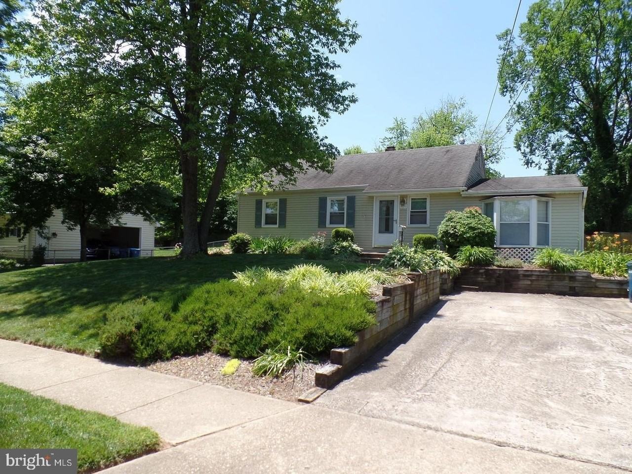1820 Pimmit Dr - Photo 2 of 12