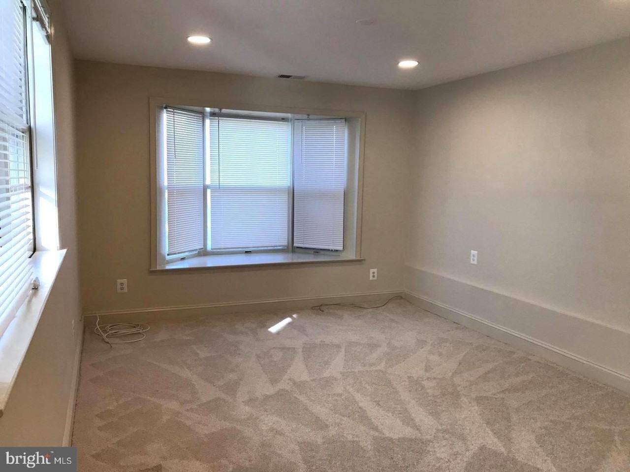 1820 Pimmit Dr - Photo 6 of 12