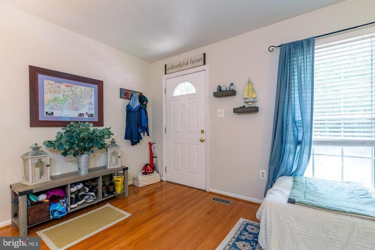 13662 Barren Springs Ct - Photo 5 of 50