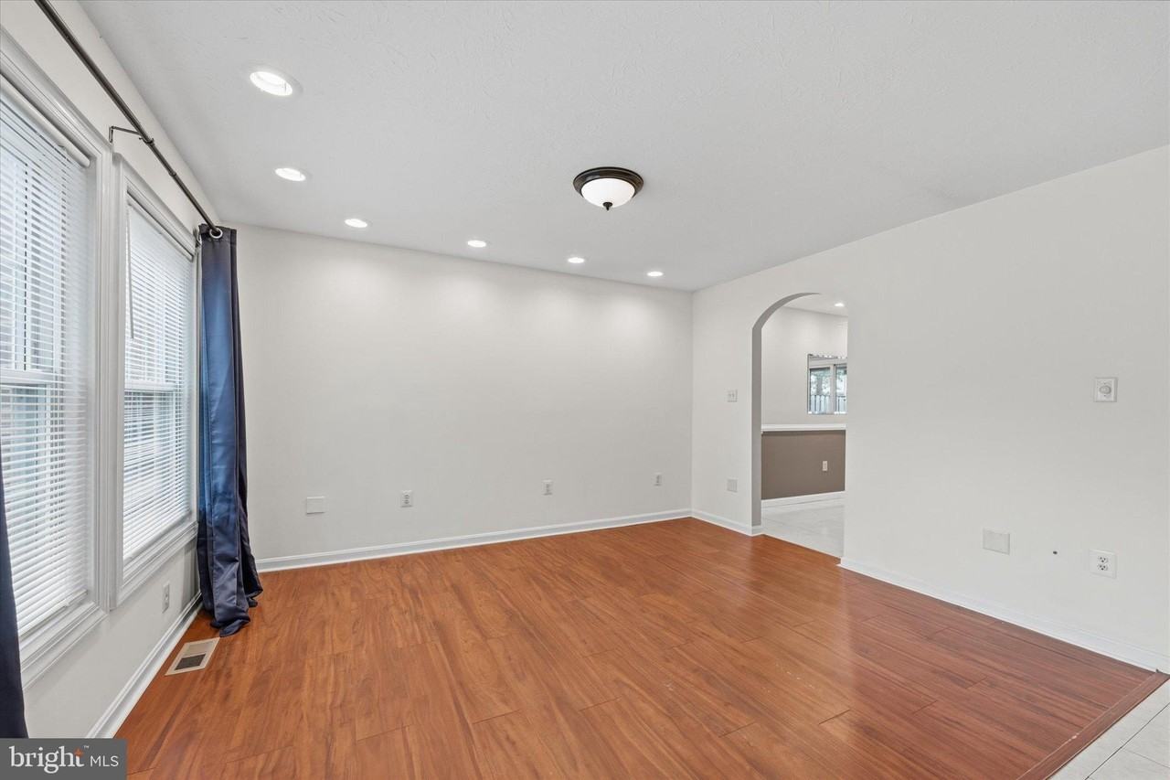 129 N Duke Dr - Photo 6 of 28