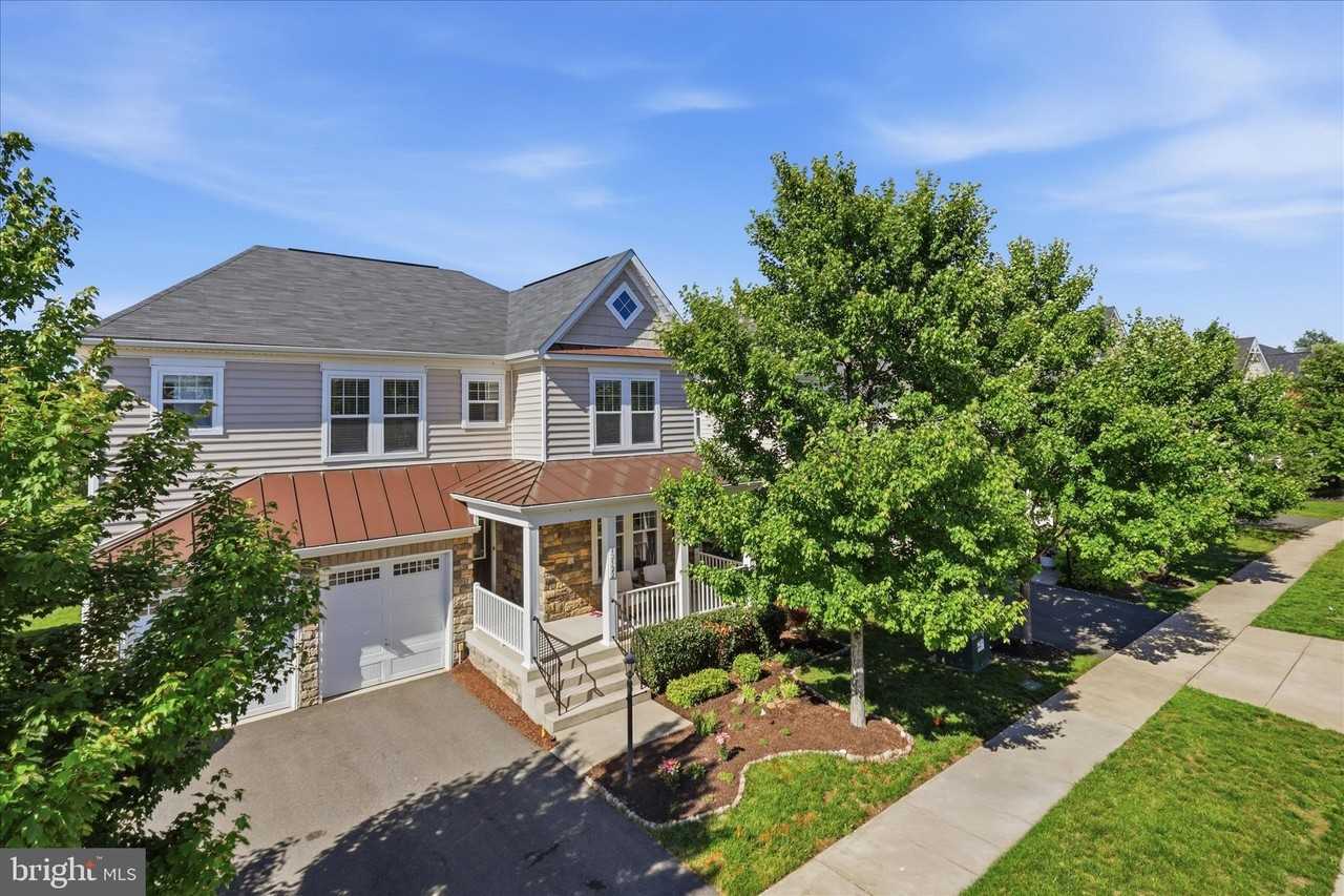 42522 Stratford Landing Dr - Photo 2 of 50
