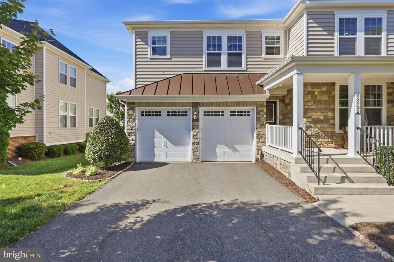 42522 Stratford Landing Dr - Photo 3 of 50
