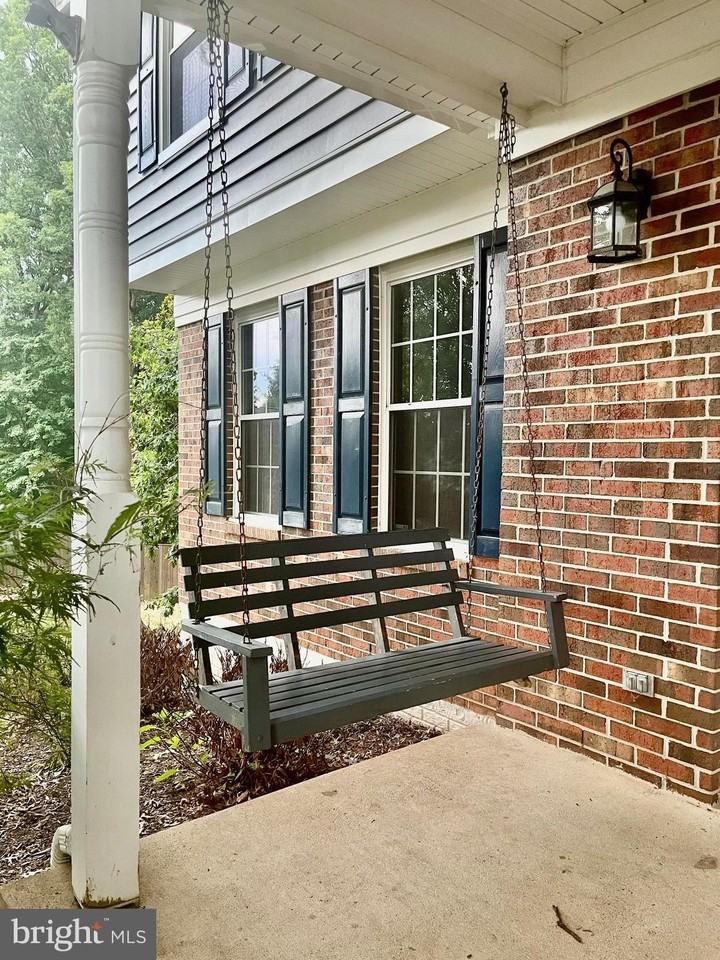 9 Grants Ct - Photo 2 of 34