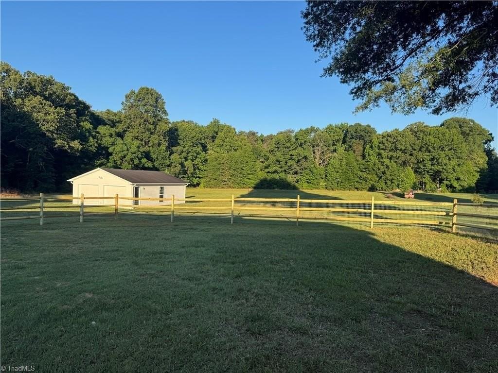 3939 Lewiston Rd - Photo 4 of 17
