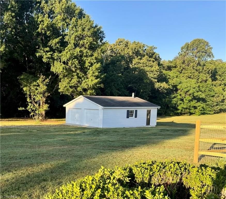 3939 Lewiston Rd - Photo 5 of 17
