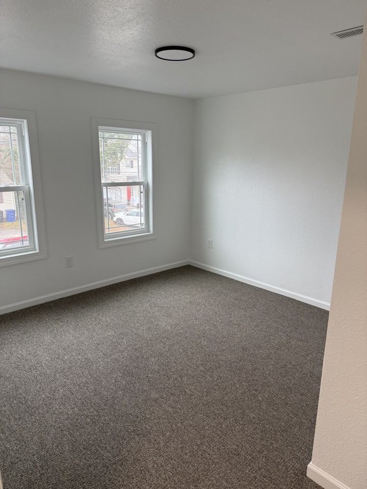 1440 Lasalle Ave - Photo 7 of 14