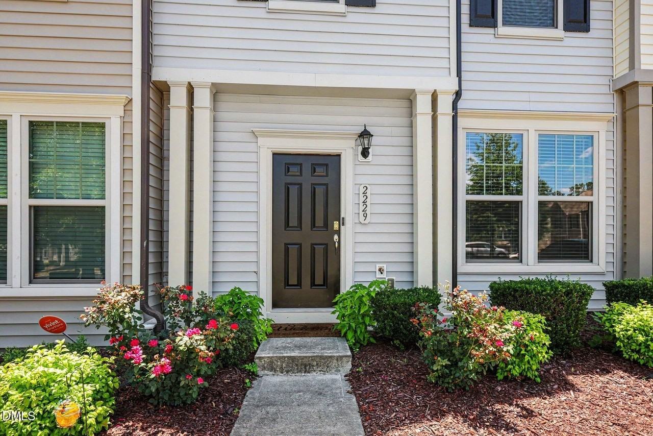 2229 Sunny Cove Dr - Photo 4 of 23