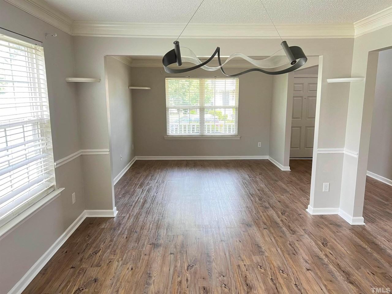 5013 Marathon Ln - Photo 4 of 48