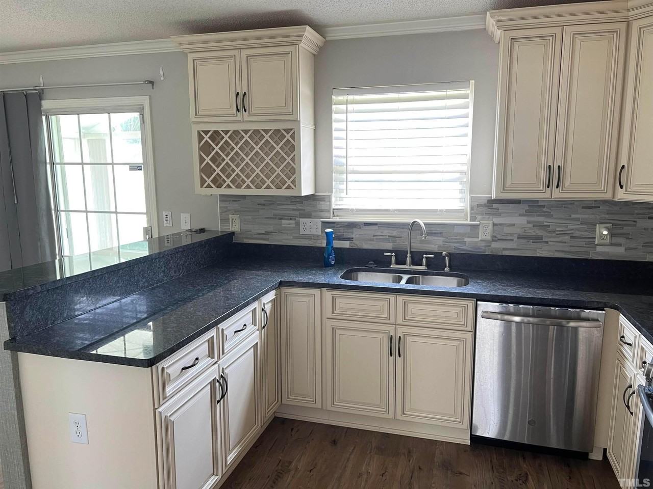 5013 Marathon Ln - Photo 6 of 48