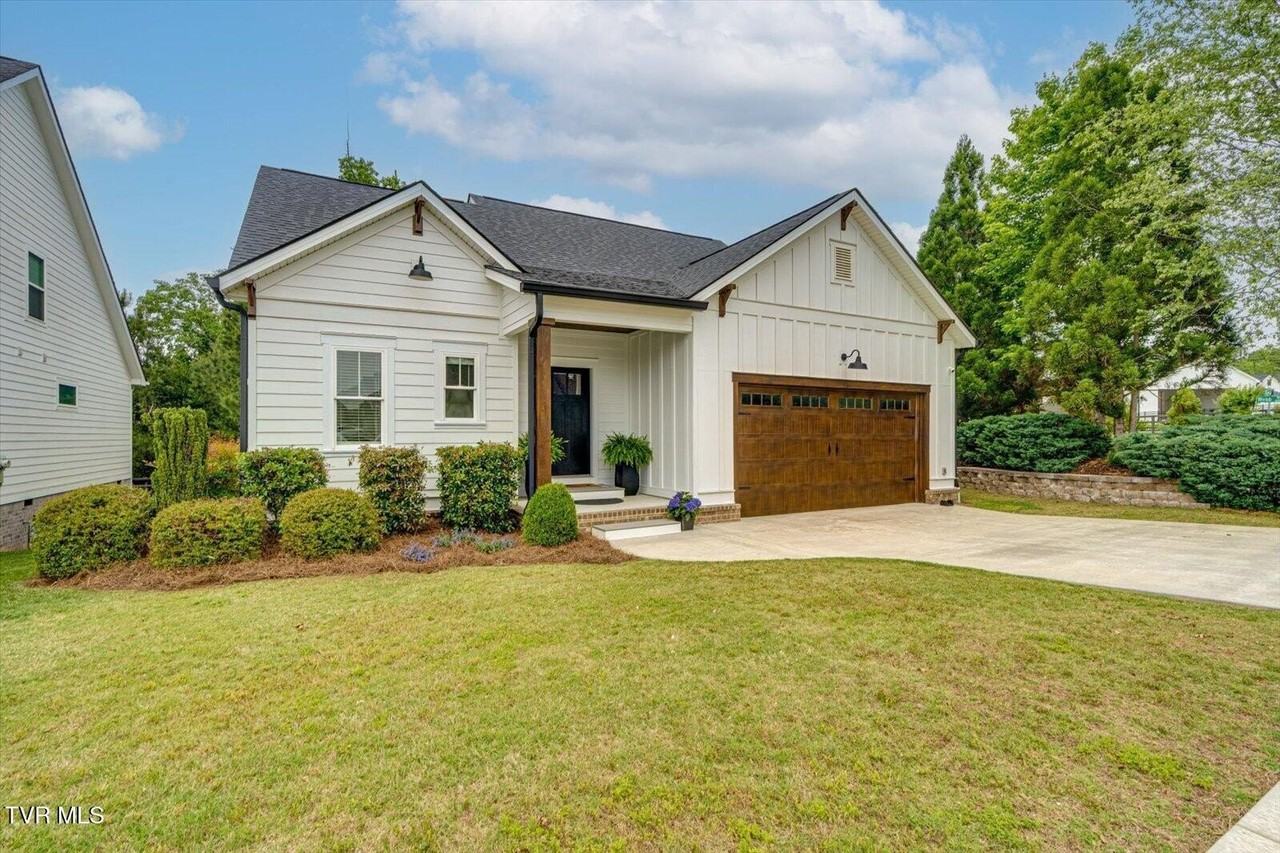 4893 Preserve Dr - Photo 4 of 50