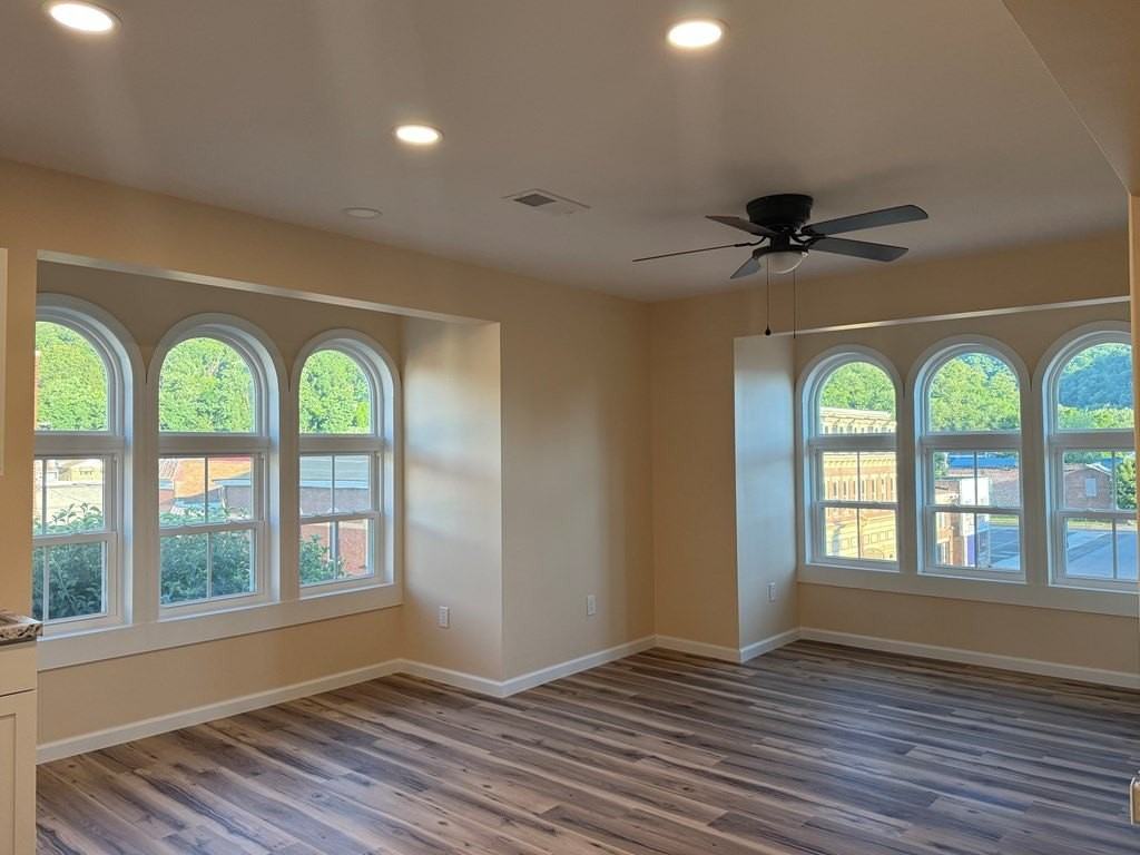 701 Charles St Apt B - Photo 3 of 9