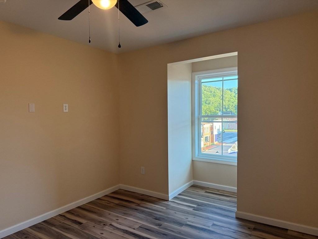 701 Charles St Apt B - Photo 6 of 9
