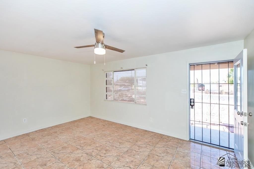 2743 S Mesa Ave - Photo 3 of 21