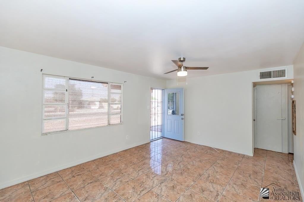 2743 S Mesa Ave - Photo 4 of 21